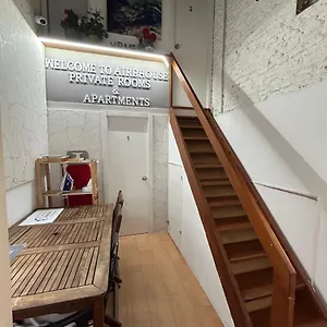 Airbhouse Private & Sevilla